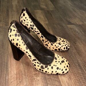 TORY BURCH Rae Cheetah Leopard 8 M Bovine Calf Hair Fur Wood Block Heels Pumps